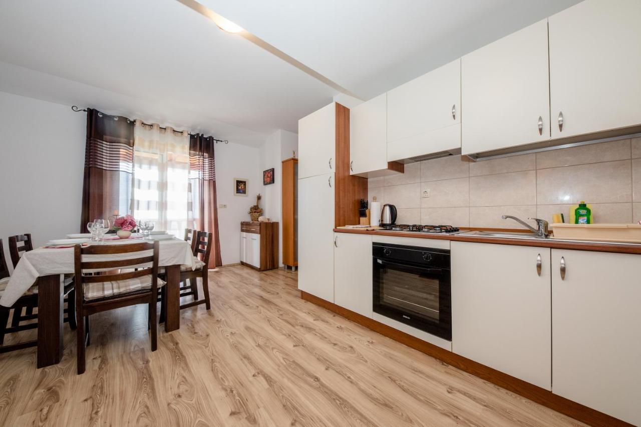 Apartments Scerbe 3103 Mundanije Bagian luar foto